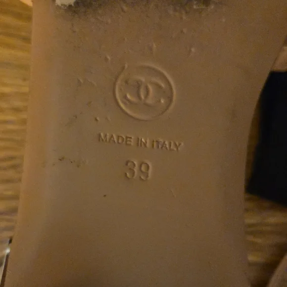 CHANEL Tan Lambskin Sandals with Intertwined Leather And Metal CC LOGO - Picture 12 of 13